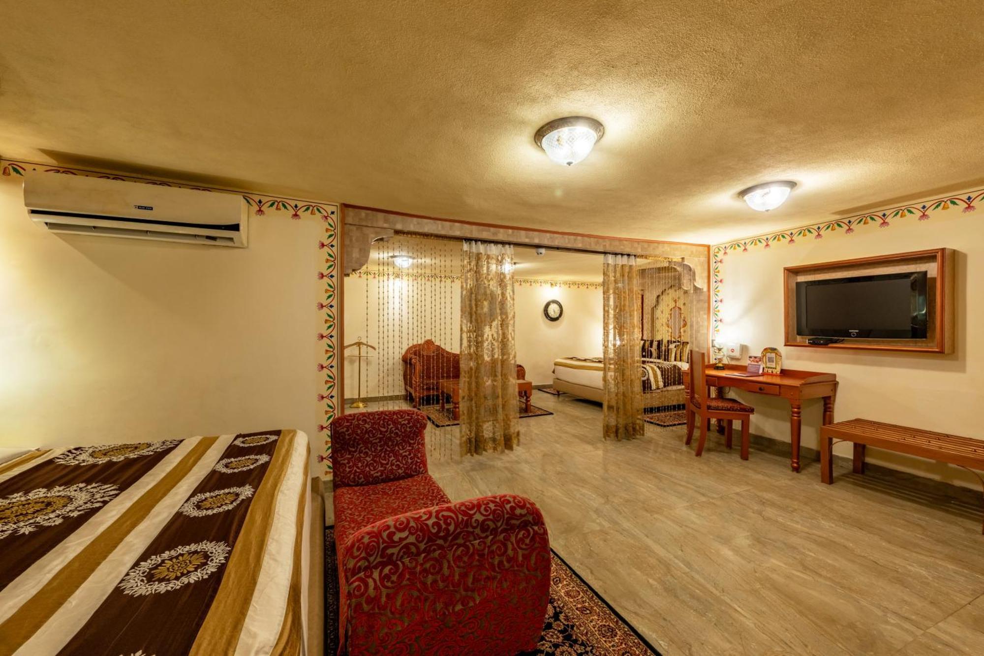 Chokhi Dhani The Ethnic 5 Hotell Jaipur Exteriör bild